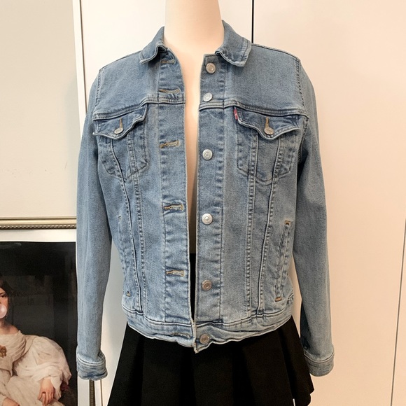 ❤️SOLD❤️ Levi’s Faded Denim Jacket - Picture 2 of 4